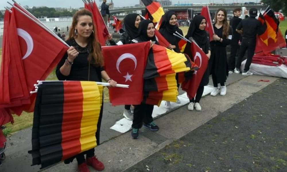 Αφαιρεί την διπλή υπηκοότητα το Βερολίνο σε 3 εκατομμύρια Τούρκους στην χώρα- Στόχος ύποπτες οργανώσεις του Ερντογάν